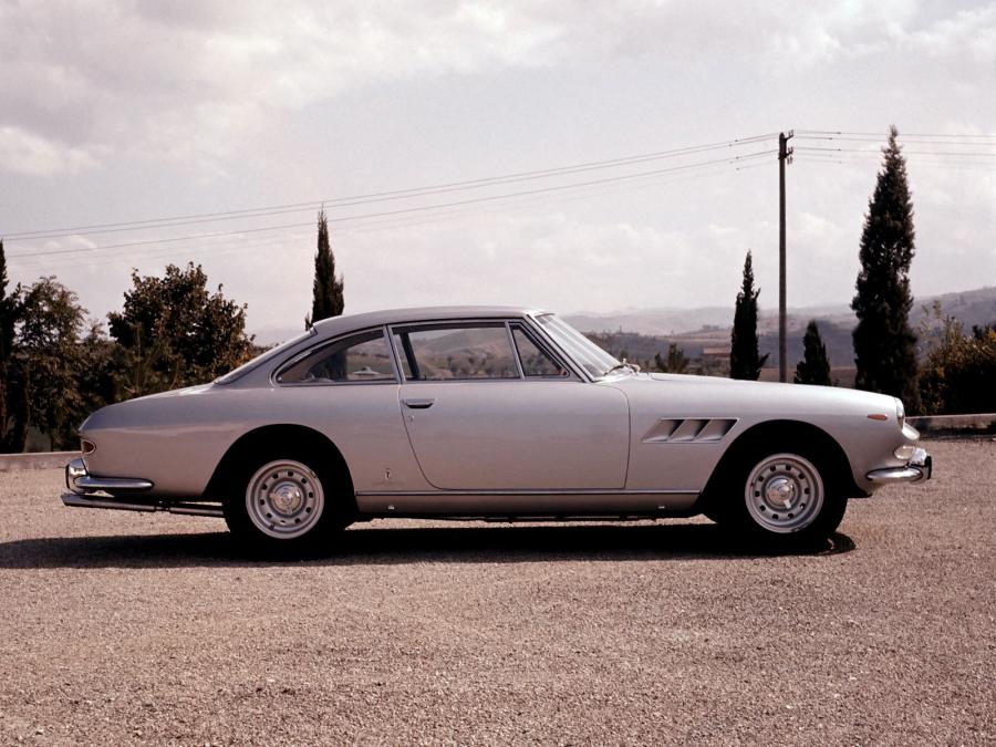 Ferrari 330 GT 2+2 (Series II) 1965 года  (фото 7 из 43)